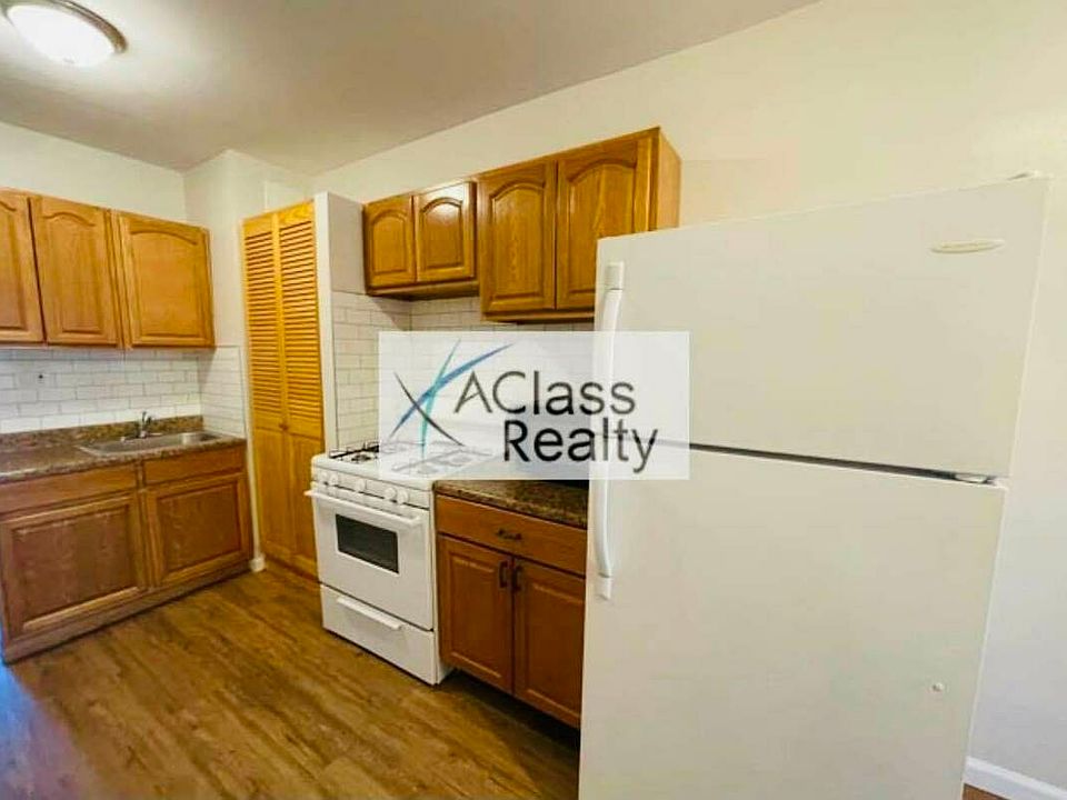 1st image of 33-51 Vernon Blvd #B