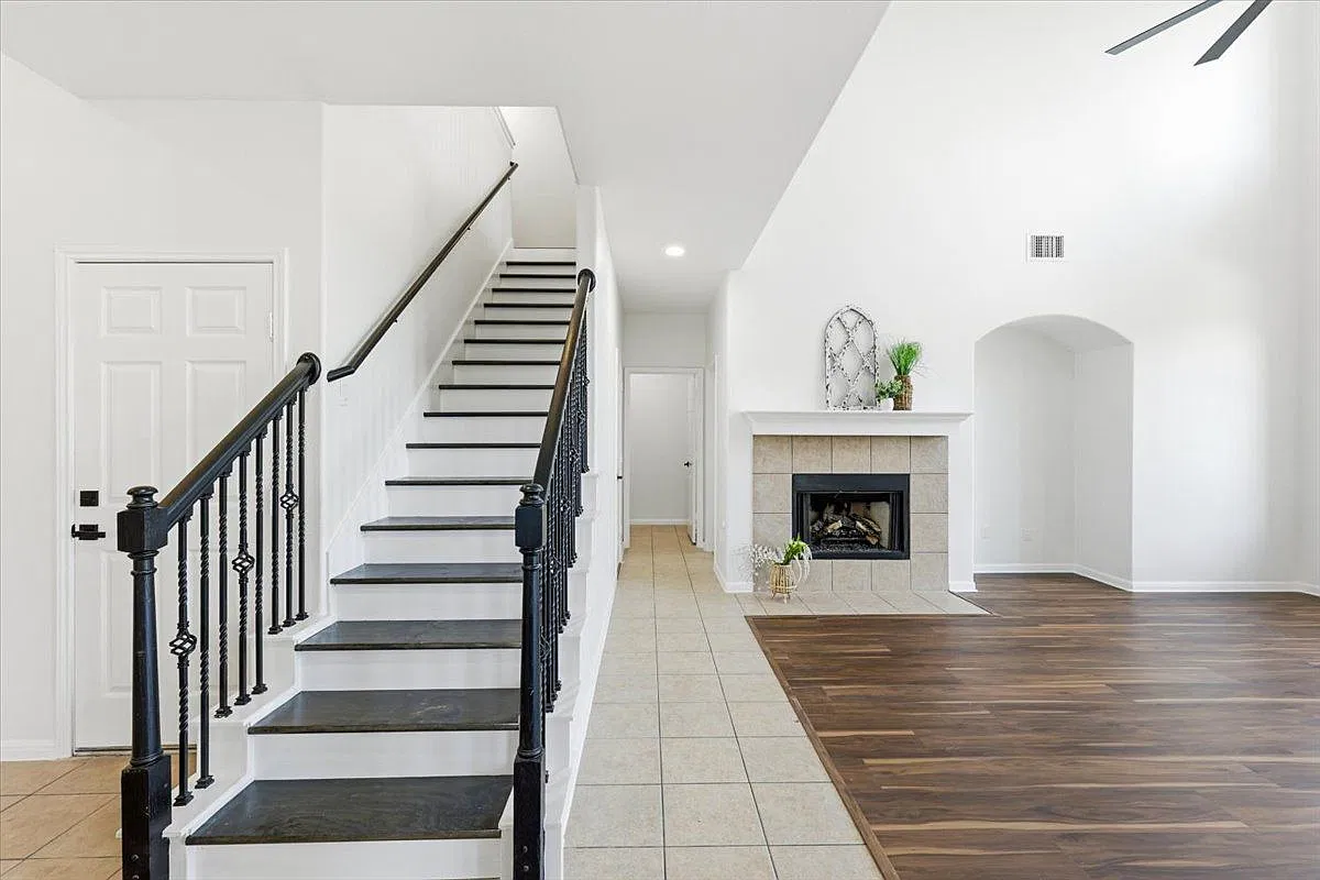 4 bed, 3.0 bath, 2575 sqft, $2,900 — Photo 4