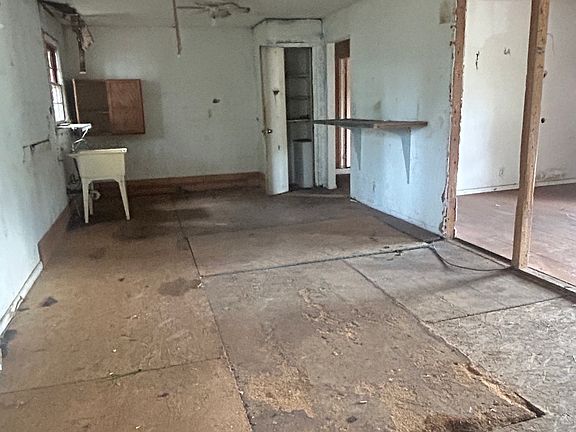 2nd image of 102 Brown Dr