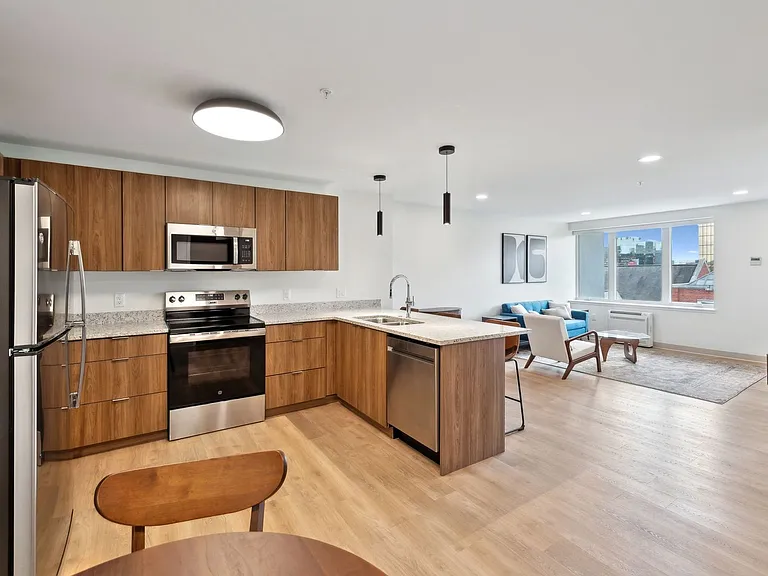 West 6th Apartments — Photo 66