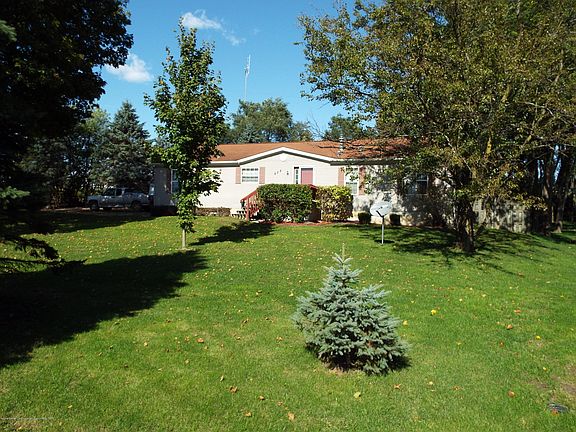 3rd image of 658 W Vermontville Hwy