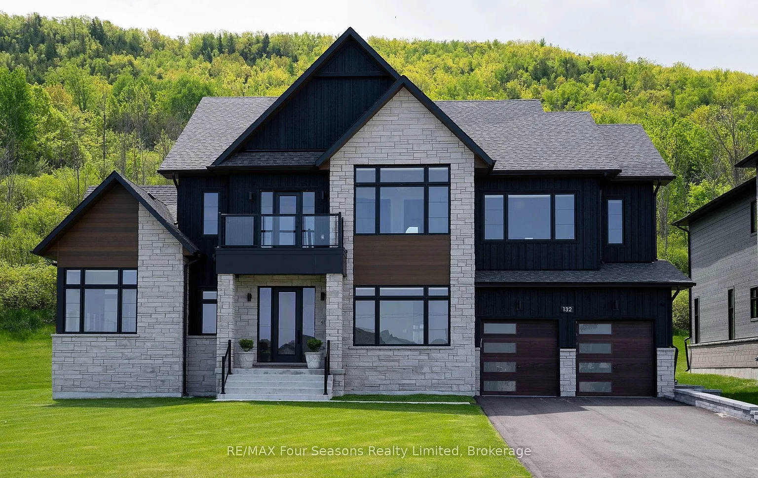 132 Dorothy Dr photo 1