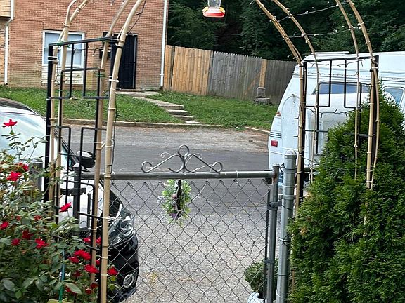 5th image of 46834 Rogers Dr