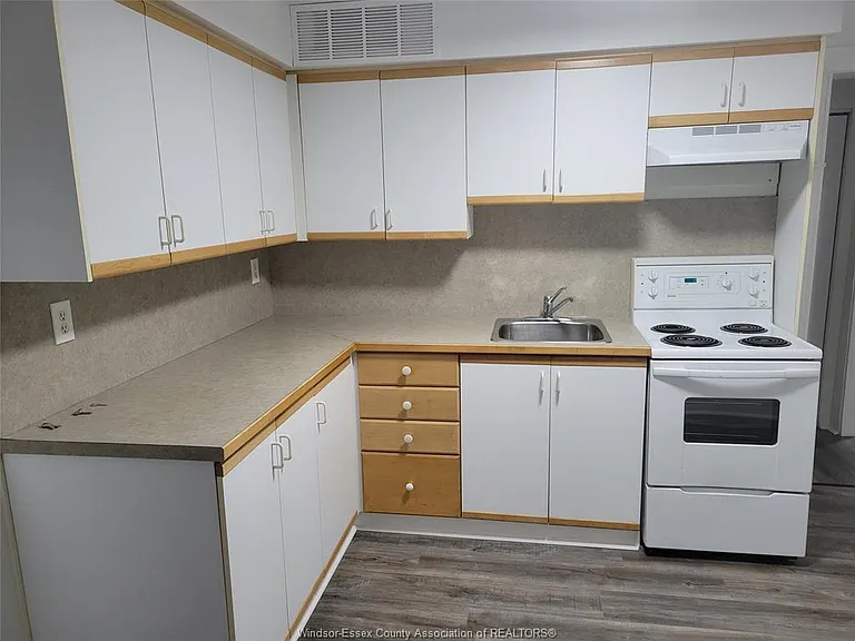 660 Church St #1 — Photo 5