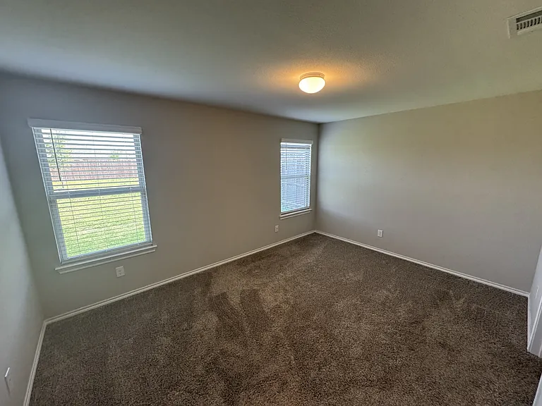 929 Alton Dr — Photo 7
