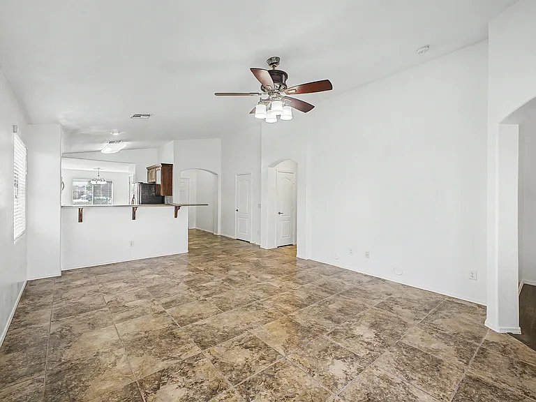 6918 S 46th Ln — Photo 6