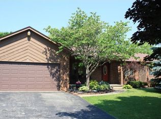 71 Creighton Ln, Rochester, NY 14612