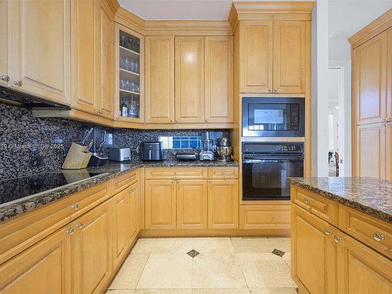 19460 39th Ct — Photo 9