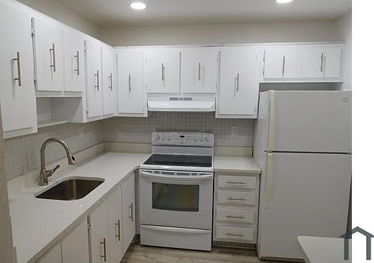 1st image of 650 Burgundy St N #650