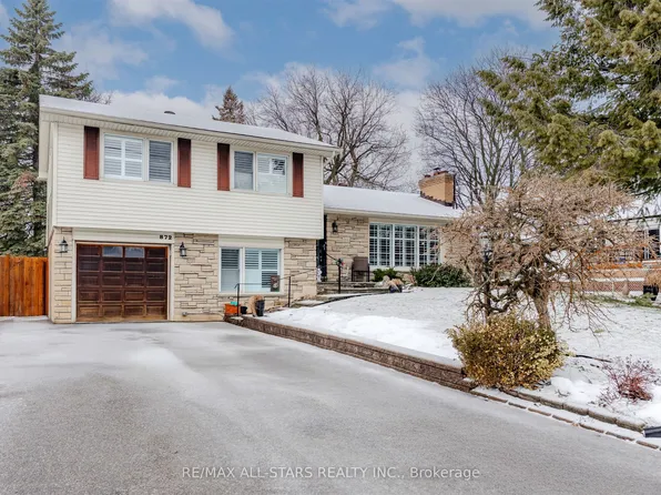 872 Law St, Oshawa, ON L1G 4M4