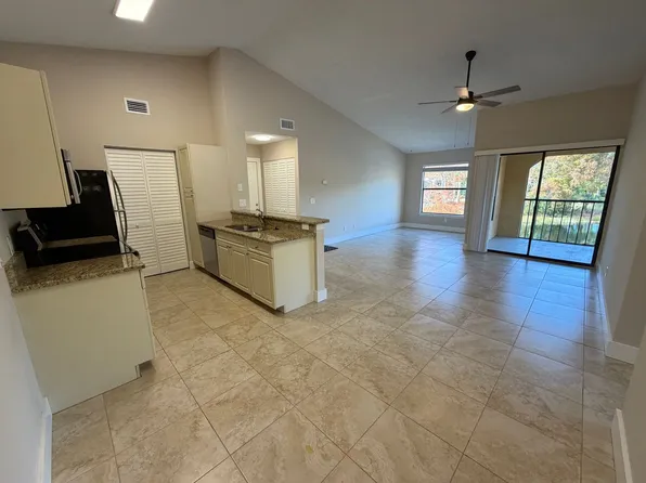2070 Arbour Walk Cir APT 3224, Naples, FL 34109