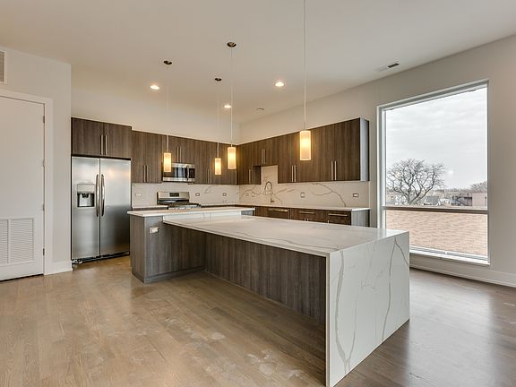 2nd image of 2805 W Cortland St Unit 2