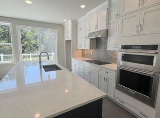 21 Grayson Ln, Downingtown, PA 19335