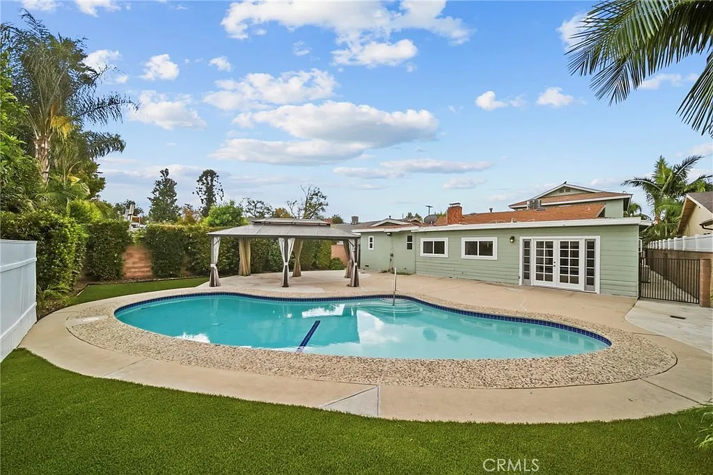 5 bed, 2400 sqft, $6,750 — Photo 3