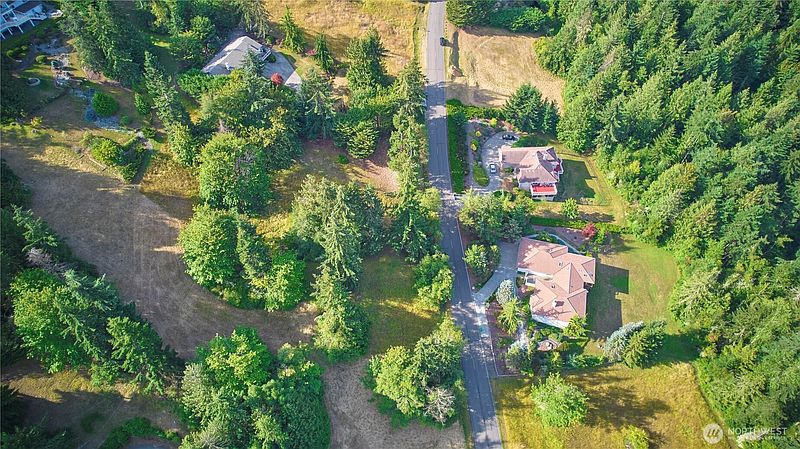 5th image of 913 Fox Hollow Drive