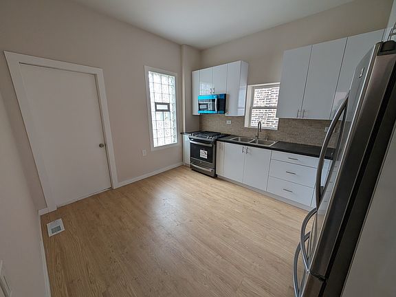 5th image of 654 E 92nd Pl
