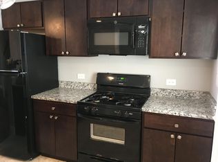 359 Meadow Green Ln, Round Lake Beach, IL 60073