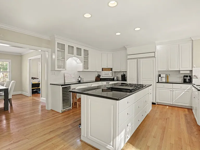 1528 Iredell Dr — Photo 24