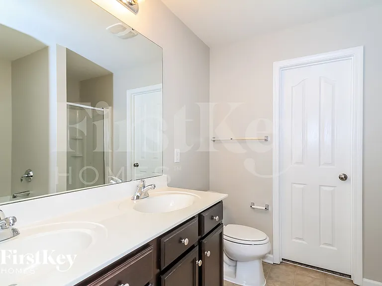1438 Waverly St — Photo 10