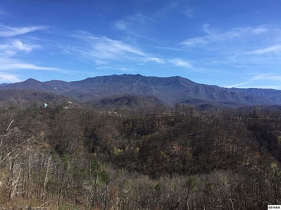 5th image of 743 Village Loop