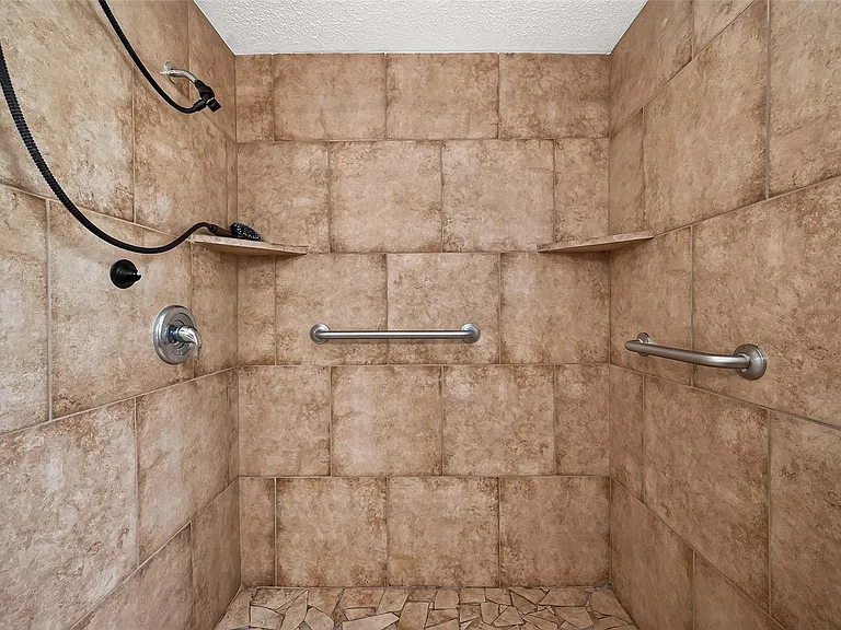 19002 Mirror Lake Dr — Photo 35