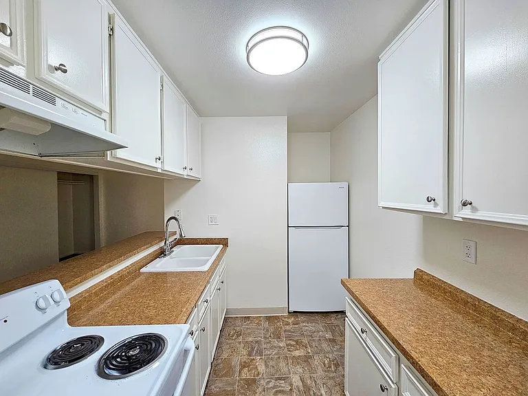 Lake Meadows Apartments — Photo 17