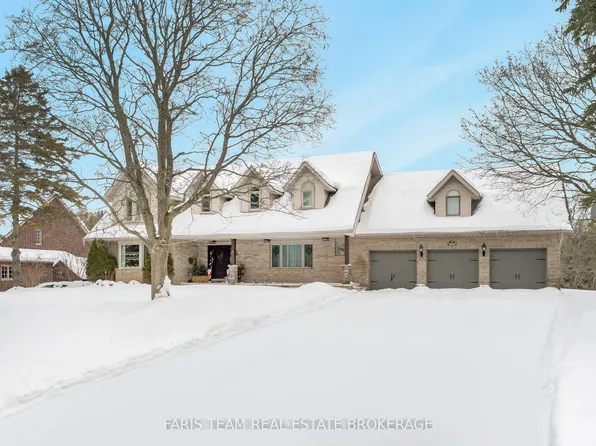 32 Cairns Blvd, Springwater, ON L9X 0N8