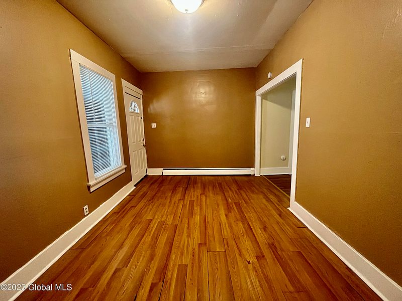 4th image of 1129 Cutler Street
