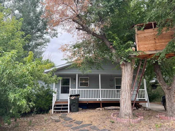 214 7th Ave, Belle Fourche, SD 57717