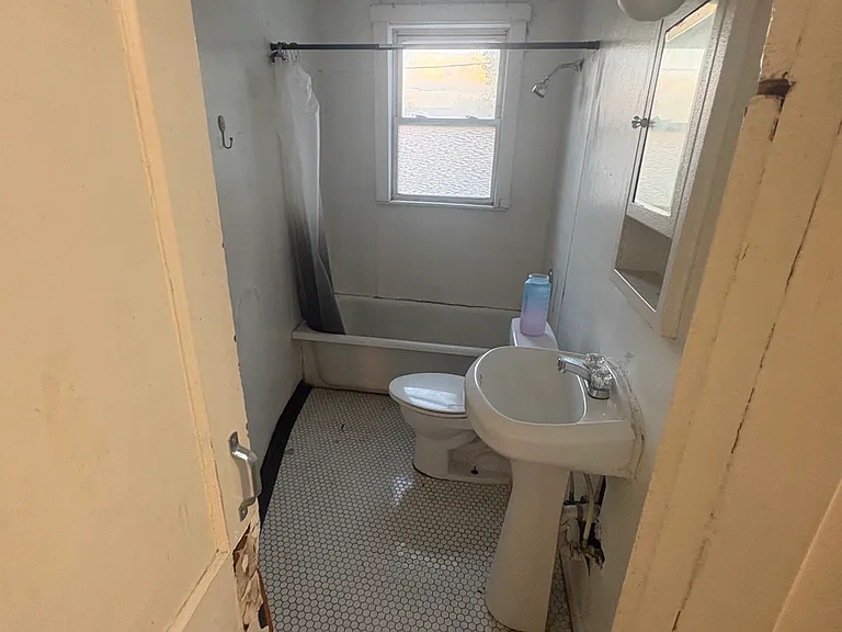 1114 E Spring St #2W — Photo 5
