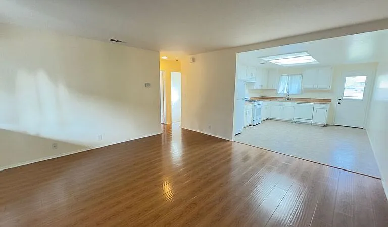 539 N Alameda Ave #4 — Photo 1