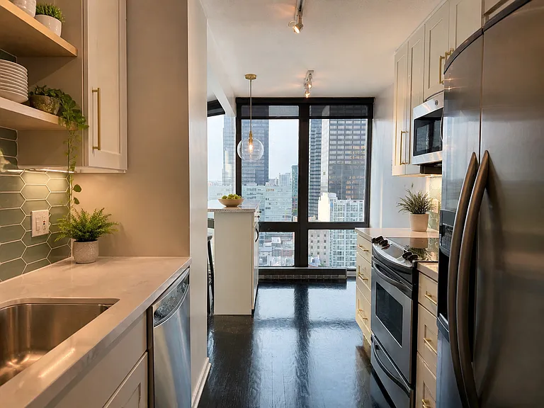 2020 Walnut St #20H — Photo 2