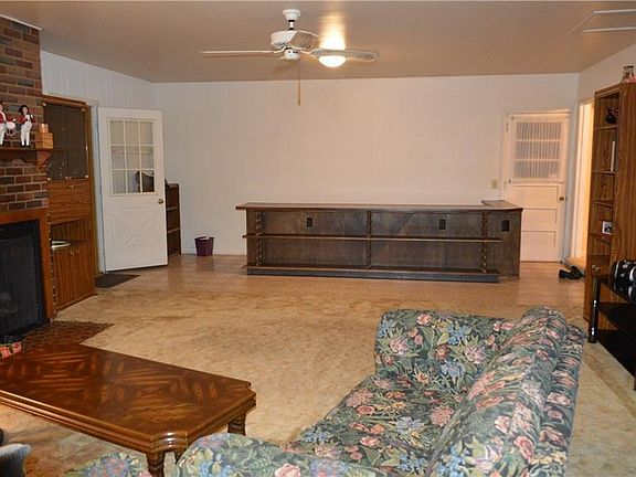 5th image of 4133 Maxwell Dr