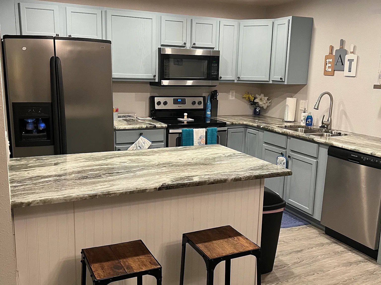 2 bed, 1102 sqft, $2,500 — Photo 2
