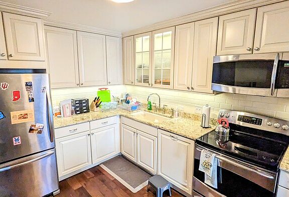 5th image of 2020 N Lincoln Park W APT 4E