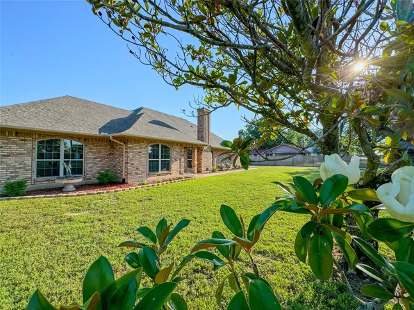 114 W Reno Rd, Azle, TX 76020