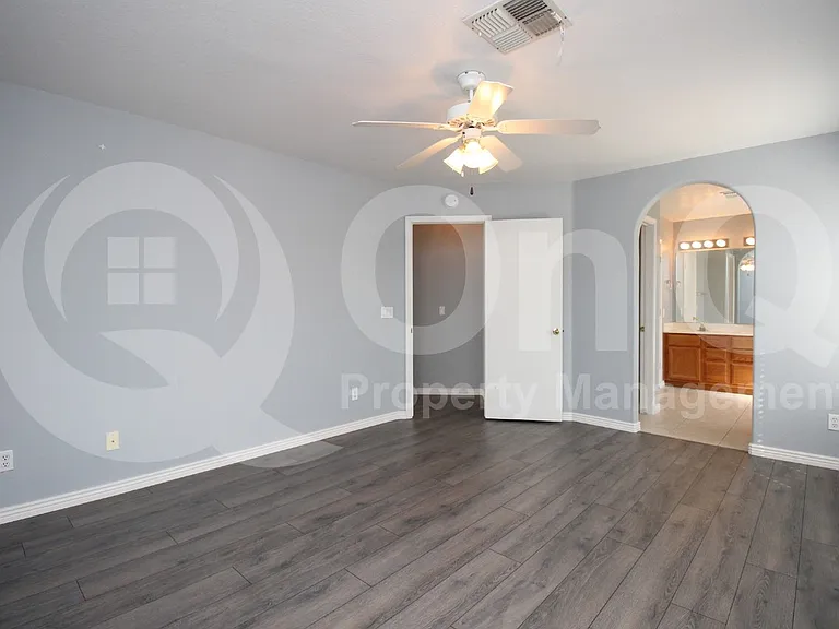 815 W Silver Creek Rd — Photo 10