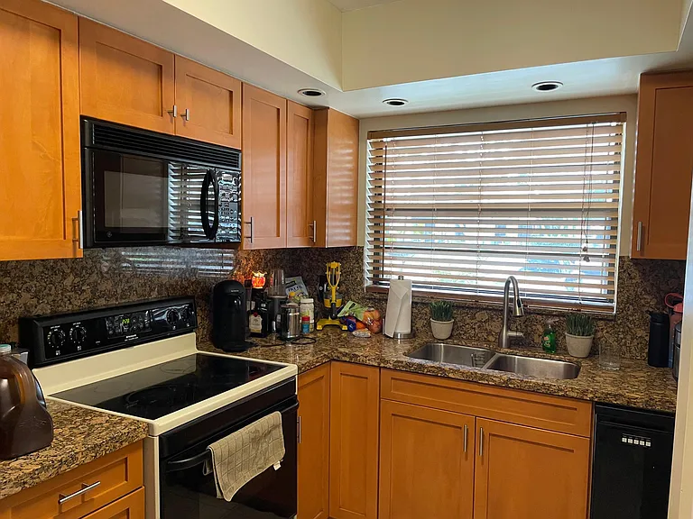 2149 N 14th Ave — Photo 4