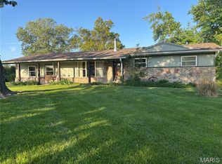 2 Saint Raymond Dr, Saint Peters, MO 63376