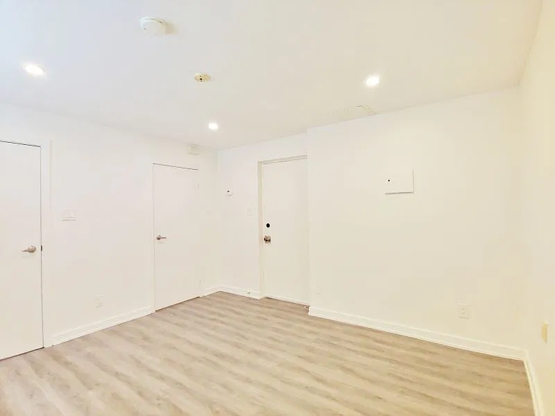 62 Spadina Ave- 4B — Photo 2