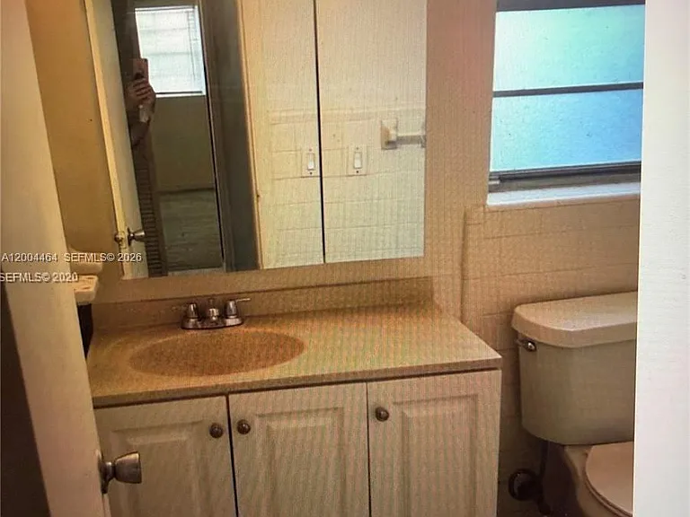 2415 Lincoln St #305 — Photo 7
