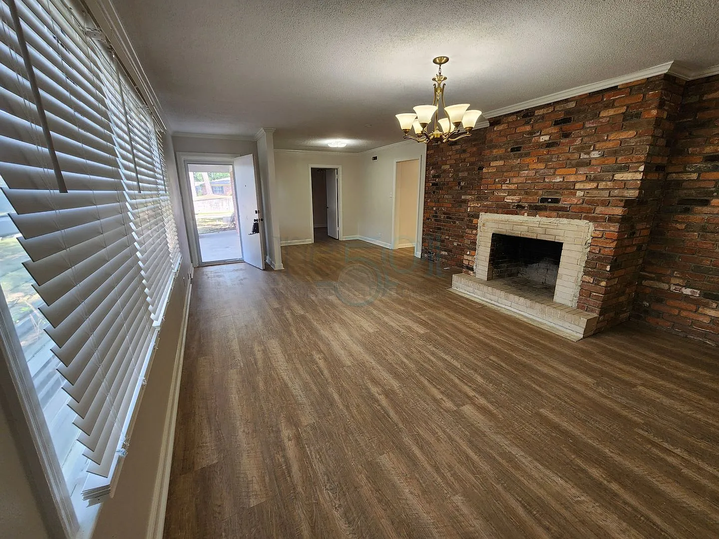 Compeltely Remodeled 3 Bedroom 3 Bathroom — Photo 4