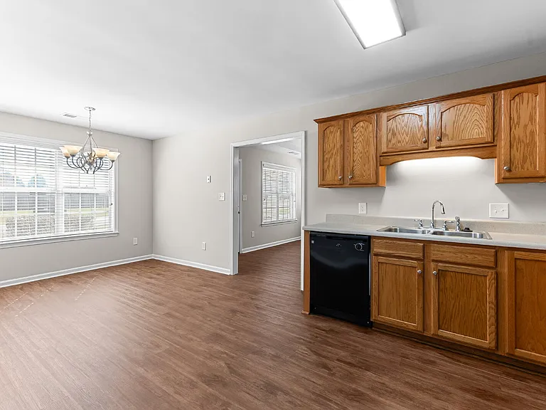 200 Stirling Bridge Dr — Photo 7