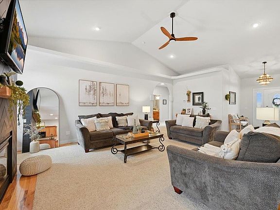 5th image of 513 Aspen Dr