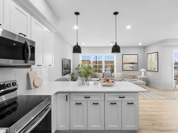 889-895 Grinnell St #4, Fall River, MA 02721