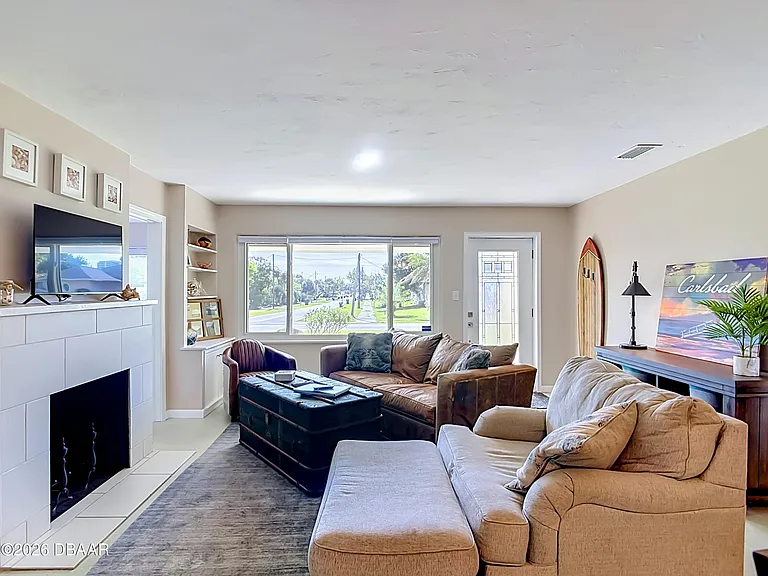 1621 N Oleander Ave — Photo 9