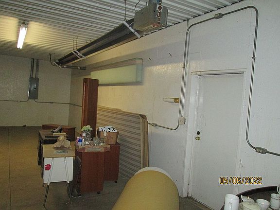 3rd image of 204 E Railroad St