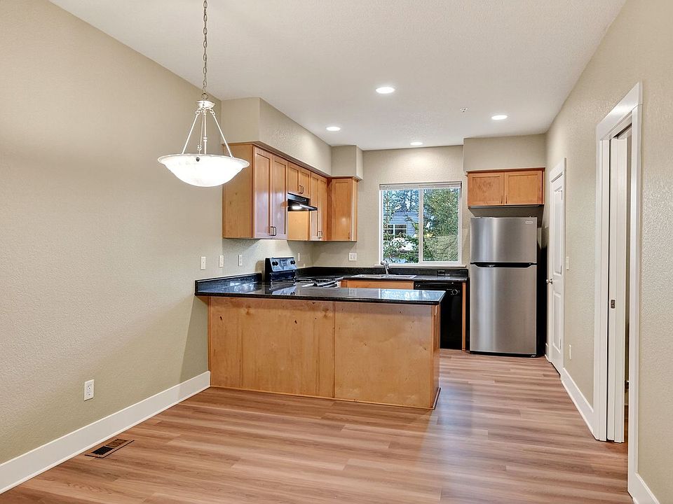 1st image of 17218 NE Glisan St #17224