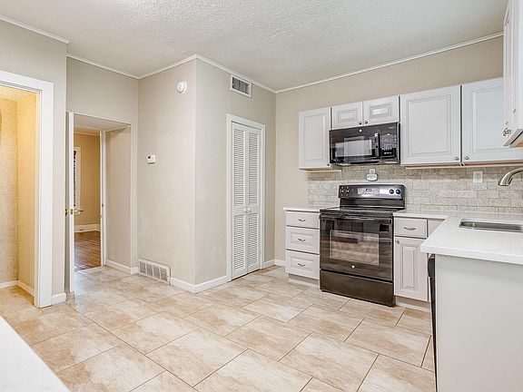 Kitchen cabinets, granite, appliances installed 2023