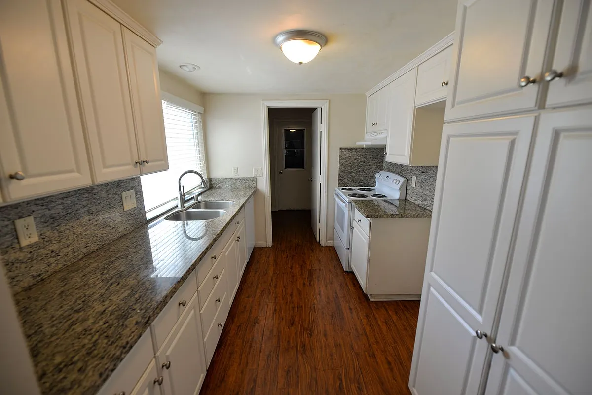 Building Photo - 26315 Roundtree Ct